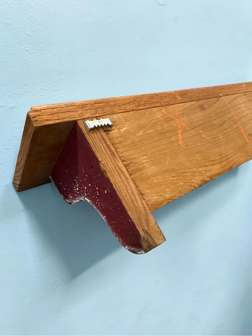 Red & White Rustic Wood Wall Shelf w/Pegs 17.5 inch Trinket Display Coat Rack